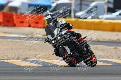 media/Apr-10-2022-SoCal Trackdays (Sun) [[f104b12566]]/Turn 2 (1135am)/